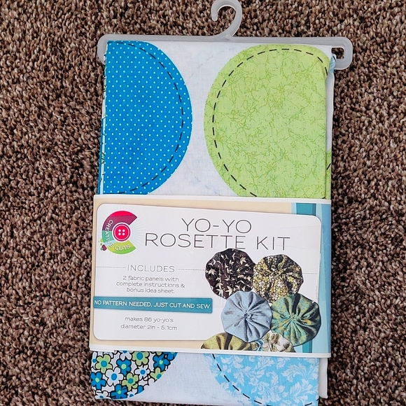 daisy kingdom Other - Fabric Yoyo Rosett Panel Easy